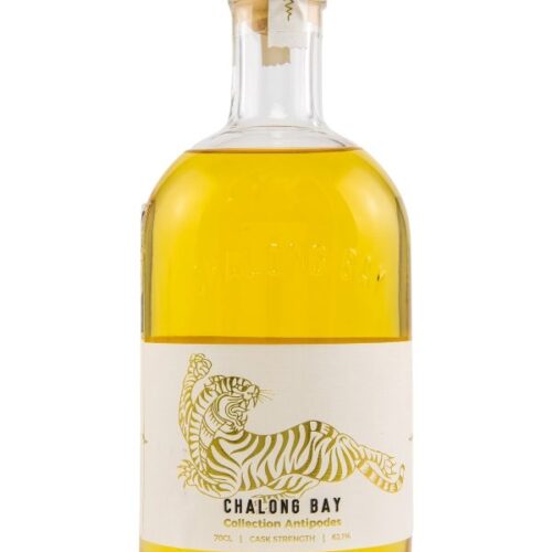 Chalong Bay 10 Jahre - Ex-Bourbon Casks - Lunar Serie 112 - 2022 Tiger - Collection Antipodes - Selected by La Maison du Whisky - Aged Thai Rum Chalong Bay 10 Jahre - Ex-Bourbon Casks - Lunar Serie 1/12 - 2022 Tiger - Collection Antipodes - Selected by La Maison du Whisky - Aged Thai Rum